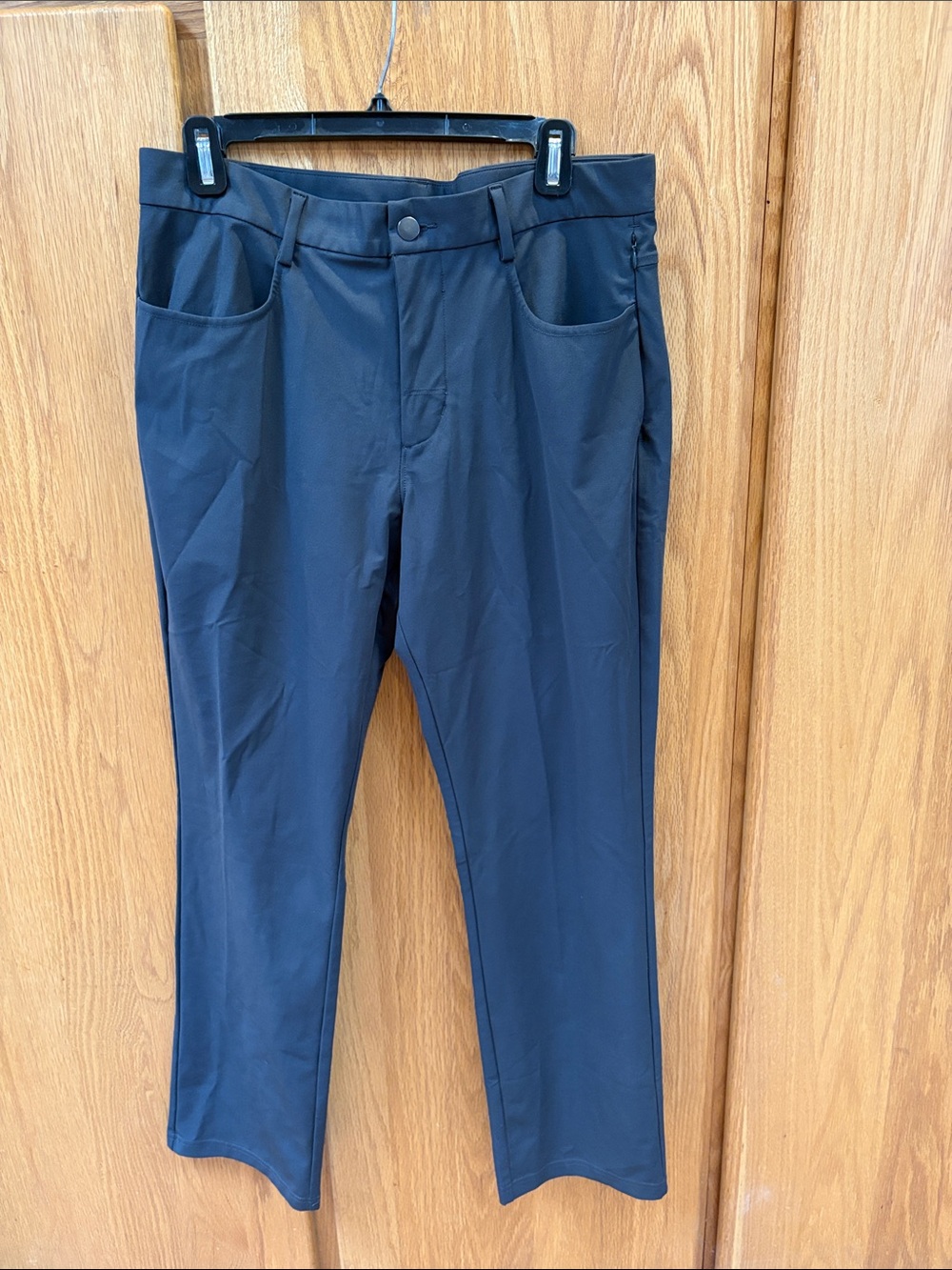 Old Navy Active Tech Hybrid Straight 4-way Stretch Dark Grey Pants 33 x 30 - Picture 2 of 5